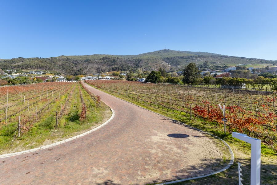 4 Bedroom Property for Sale in Lemoenkloof Western Cape